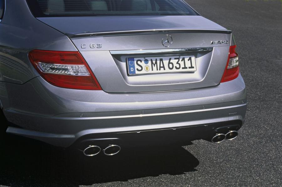  Mercedes-Benz C63 AMG 2008 года  (фото 9 из 26)